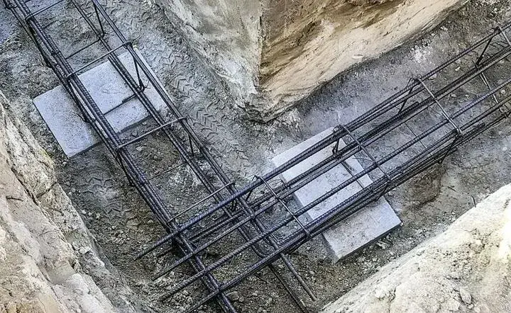 Jakie zbrojenie na fundamenty? Kluczowe wskazówki i błędy do uniknięcia