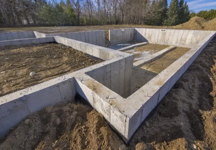 Ile kosztuje fundament pod dom? Poznaj ukryte koszty budowy