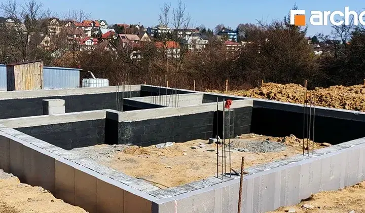 Ile bloczków na fundament? Oblicz dokładnie i uniknij strat