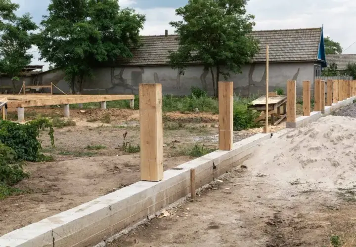 Ile kosztuje fundament pod pomnik? Poznaj ceny i ukryte wydatki