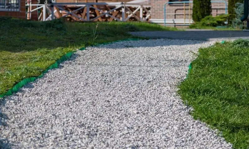 Czym utwardzić podjazd: najlepsze materiały i ich wady