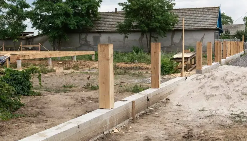 Ile kosztuje fundament pod pomnik? Poznaj ceny i ukryte wydatki