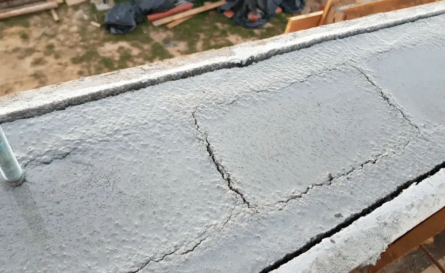 Wieniec fundamentowy - Jak uniknąć pęknięć i błędów wykonawczych?