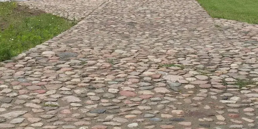 Jak zrobić podjazd z kamienia - krok po kroku, uniknij najczęstszych błędów