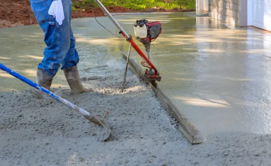 Jaki beton na wylewkę do garażu? Wybierz najlepszą opcję dla trwałości