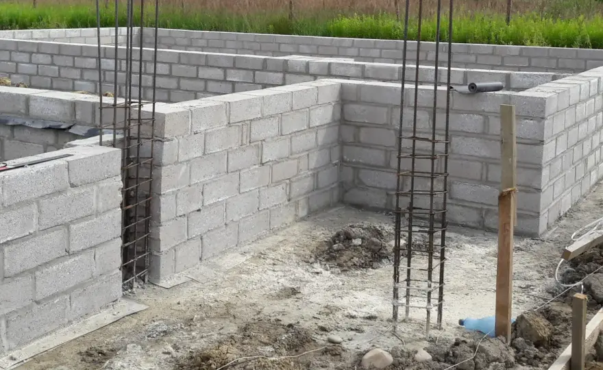 Jaki beton na fundamenty? Wybierz najlepszy rodzaj dla swojej budowy
