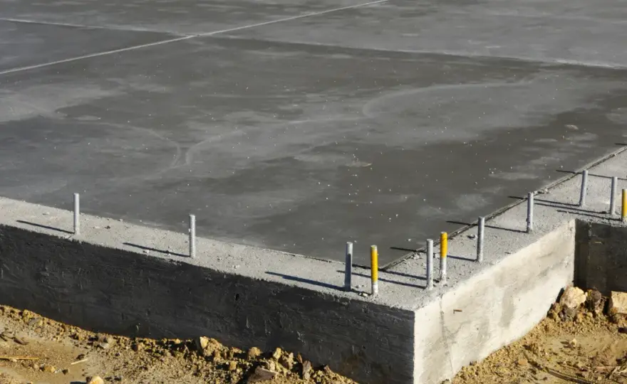Jaki fundament pod dom szkieletowy? Wybierz mądrze, uniknij kosztów