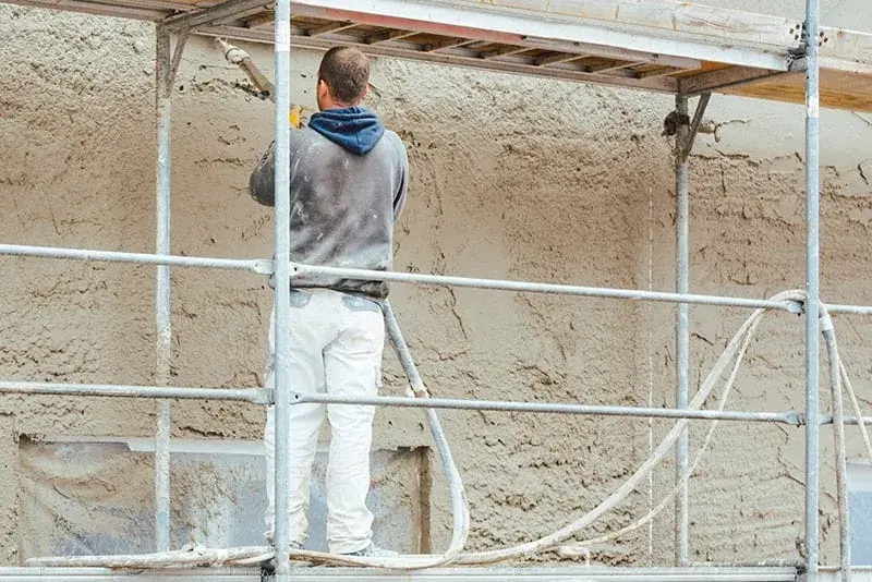 Tynki maszynowe na co zwrócić uwagę, aby uniknąć kosztownych błędów